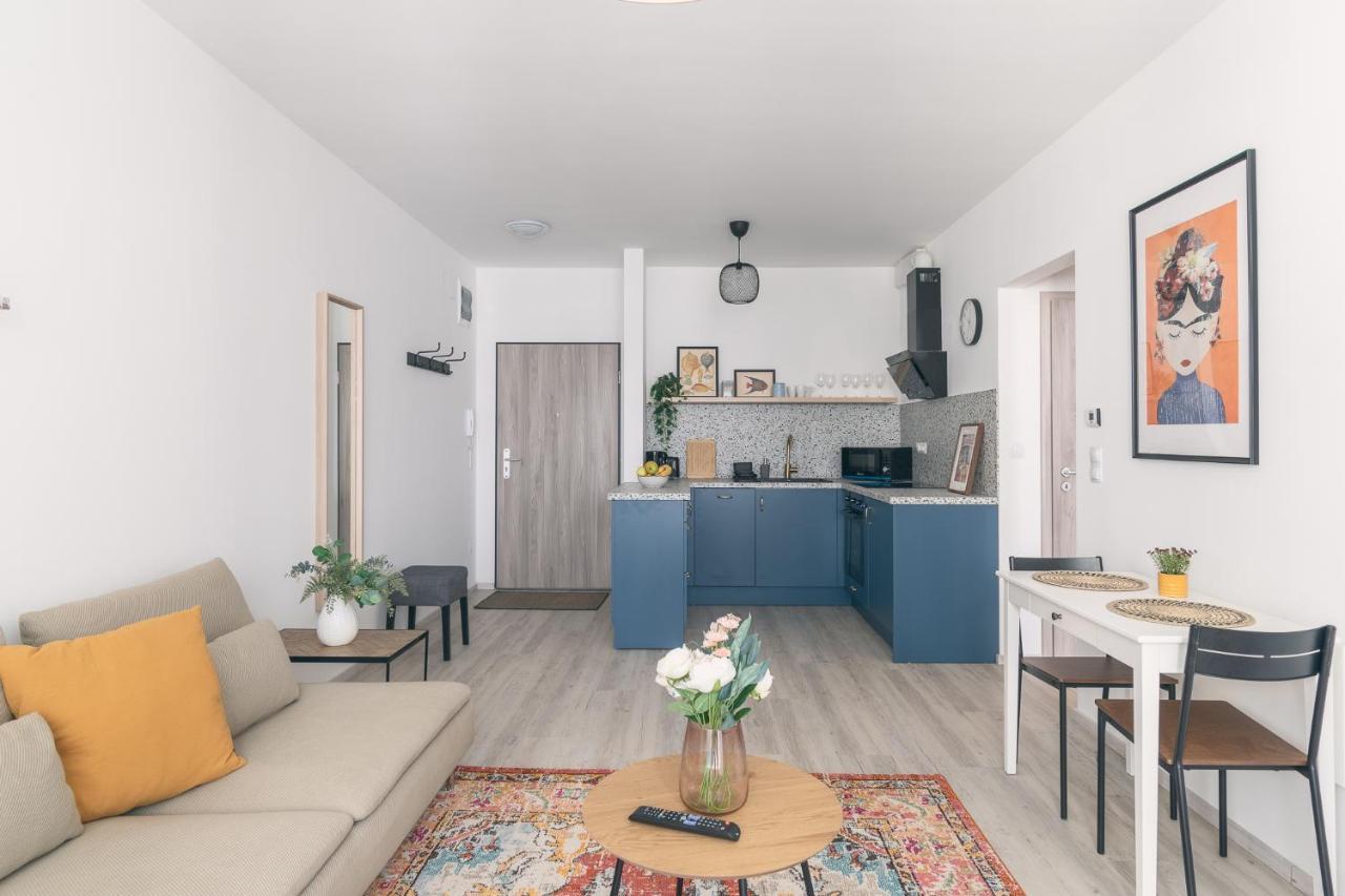 Corvin Apartment With Balcony And Ac Budapeszt Zewnętrze zdjęcie