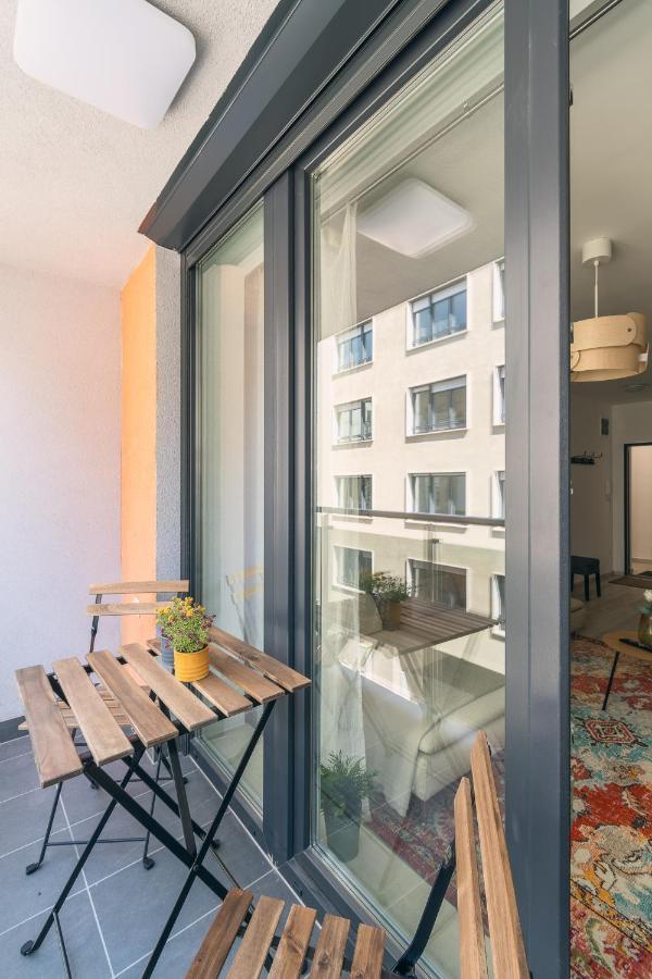 Corvin Apartment With Balcony And Ac Budapeszt Zewnętrze zdjęcie