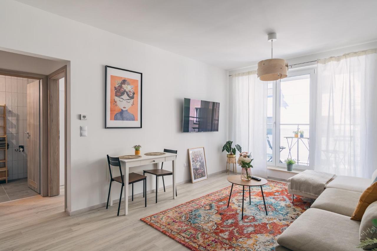 Corvin Apartment With Balcony And Ac Budapeszt Zewnętrze zdjęcie
