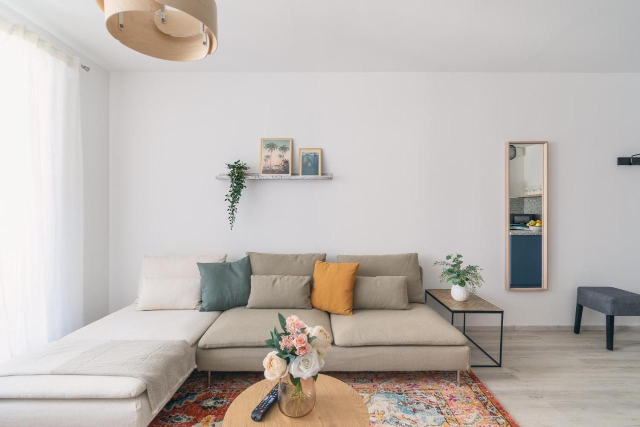 Corvin Apartment With Balcony And Ac Budapeszt Zewnętrze zdjęcie